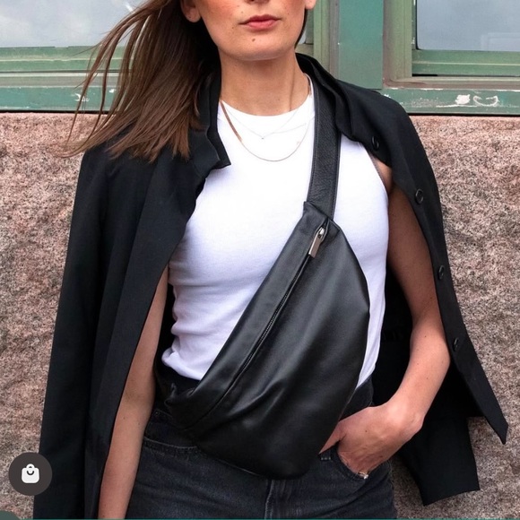 Rough and Tumble Gallery Sling Crossbody Bag - Picture 8 of 9